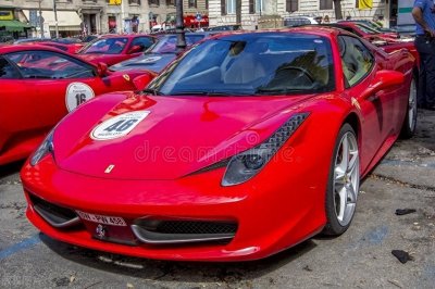 ​法拉利车标：速度与激情的象征