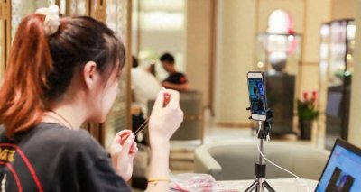 ​非洲 rose 直播带货引争议，金手镯事件真相究竟如何？