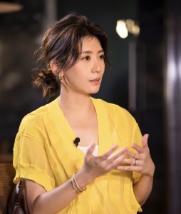 ​贾静雯再谈前夫哽咽落泪,还爆料童年曾遇变态,又被好闺蜜抢过男友