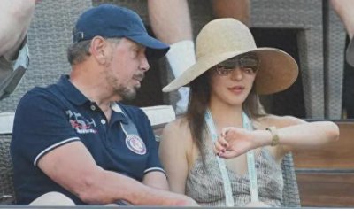 ​硅谷81岁富豪的第六段婚姻，妻子是中国90后，爷孙恋如何开始？