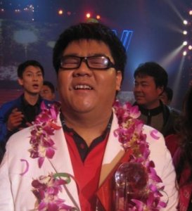 ​28岁上星光大道，29岁上春晚，爆红后耍大牌的杨光如今怎样了？