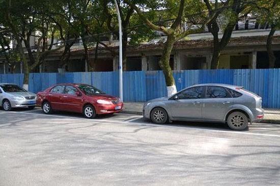 5.需要到停车场的游客们尽量在下车前就把车停好。