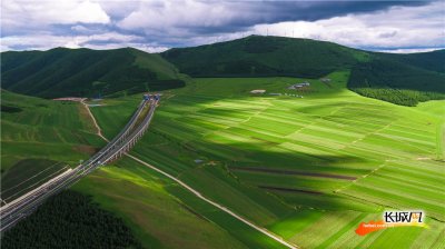 ​视频｜最美季节！俯瞰张北草原天路