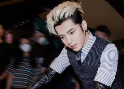 ​吴亦凡ins账号成粉丝最后狂欢之地，还有不少人留言表白