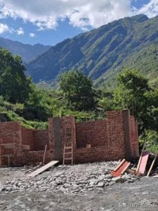 ​本人原有的宅基地，现是非农户口，回村翻建房屋的申请经过如下：