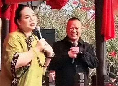 ​新“开封媒婆”身份被扒！变性人豫剧名家，生活照旧照流出引热议