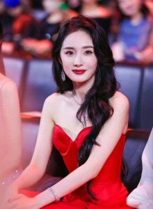 ​嘉行传媒迷之操作，与85花杨幂解约，给00后庄达菲接“黄蓉”