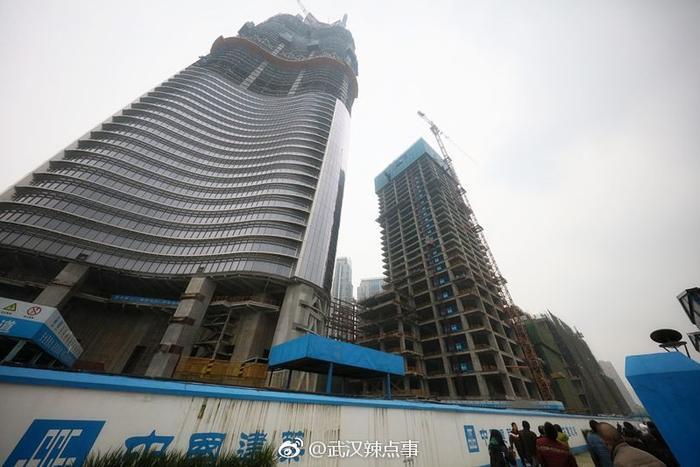 从636米到500米 “世界第三高楼”武汉绿地中心遭“削顶”