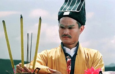 ​《僵尸先生》主创们的离奇遭遇，30年间三人英年早逝，1人近发疯