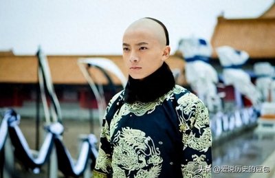 ​群狼环伺中，年仅6岁的小皇帝是如何登上一个王朝的皇位的呢？