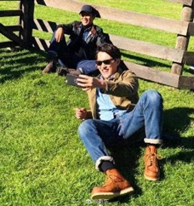 ​靳东陈道明合照，两大男神魅力和实力比较！陈道明这三点完胜靳东