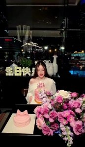 ​李小璐42岁生日庆典：姐妹团重聚，风采依旧‌