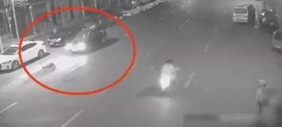 ​小伙撞人逃逸遭母亲狠批：给我跪着去向人家道歉！