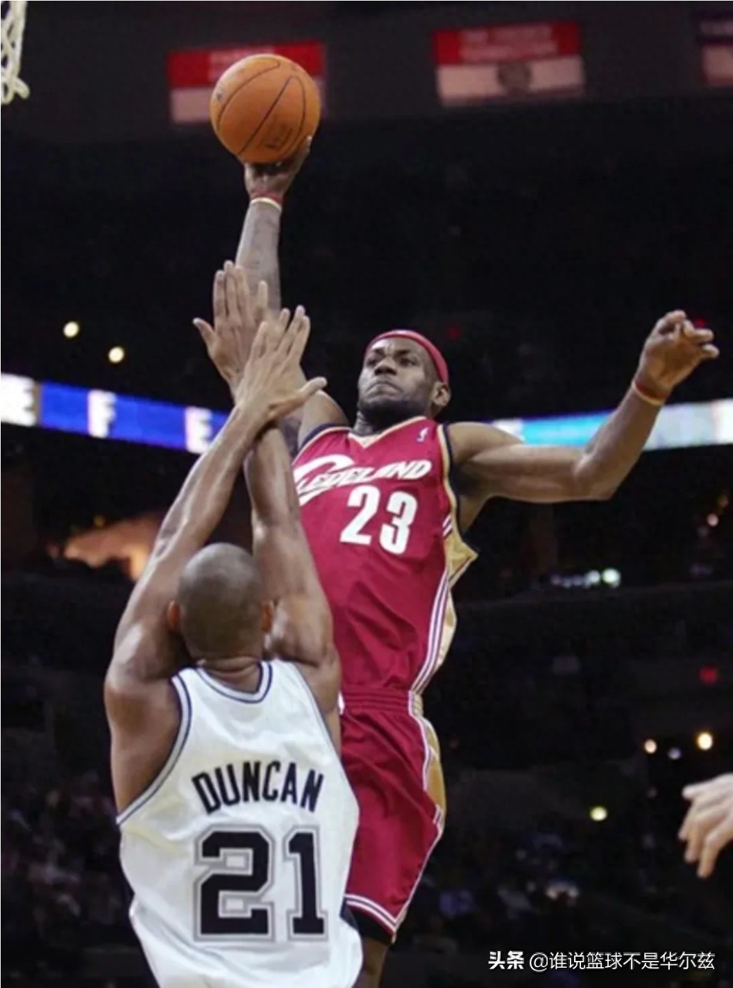 詹姆斯逆天隔扣集锦，昔日内线巨擎邓肯、加内特无一幸免！