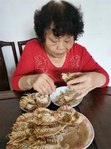 ​美名美味的拖鞋龙虾，三斤重吃不上二两肉