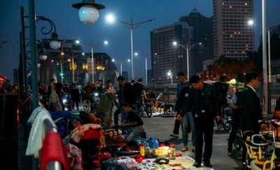 ​深圳出现一神秘“鬼市”，来者需要遵守“三不问”，凌晨才开张！