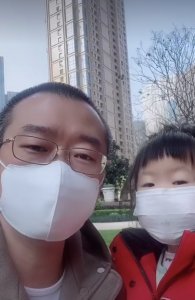 ​涂磊4岁女儿正面照罕曝光，眼睛细小萌态足，爸爸基因太强大