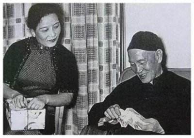 ​蒋介石的晚年令人唏嘘，死因或与宋美龄有关