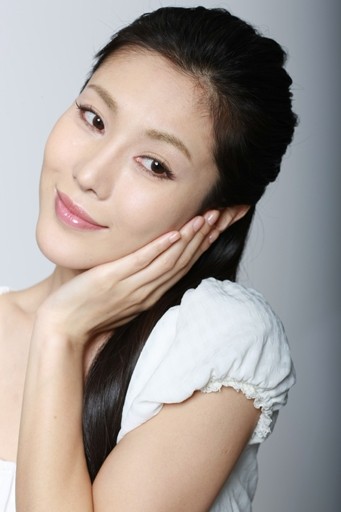 王一淼拥有邻家姐姐的气质，性感中透着成熟，温婉中还有点小调皮