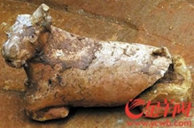 ​中山大学广州校区食堂工地发现古墓最新进展：文物部门进驻