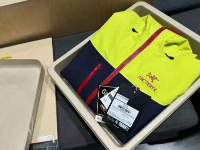 ​始祖鸟龙年冲锋衣，是不是“智商税”？排队抢到一件，来说说感受