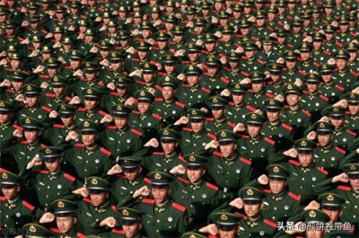 ​新兵授衔可不是戴个肩章这么简单，它的三重含义还是要搞清楚的