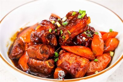 ​这才是红烧排骨的家常做法，出锅色泽红亮，软烂入味，好吃又下饭