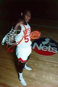 ​NBA的篮筐和我们平常打篮球的篮筐一样吗？