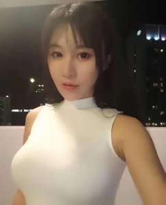 ​从内衣模特到艳星！中国乳神为男友拍风月片，卖肉博关注！