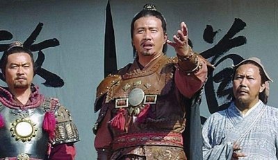 ​上联：开口便笑，笑古今可笑之人；店主妙对下联，朱元璋封其做官