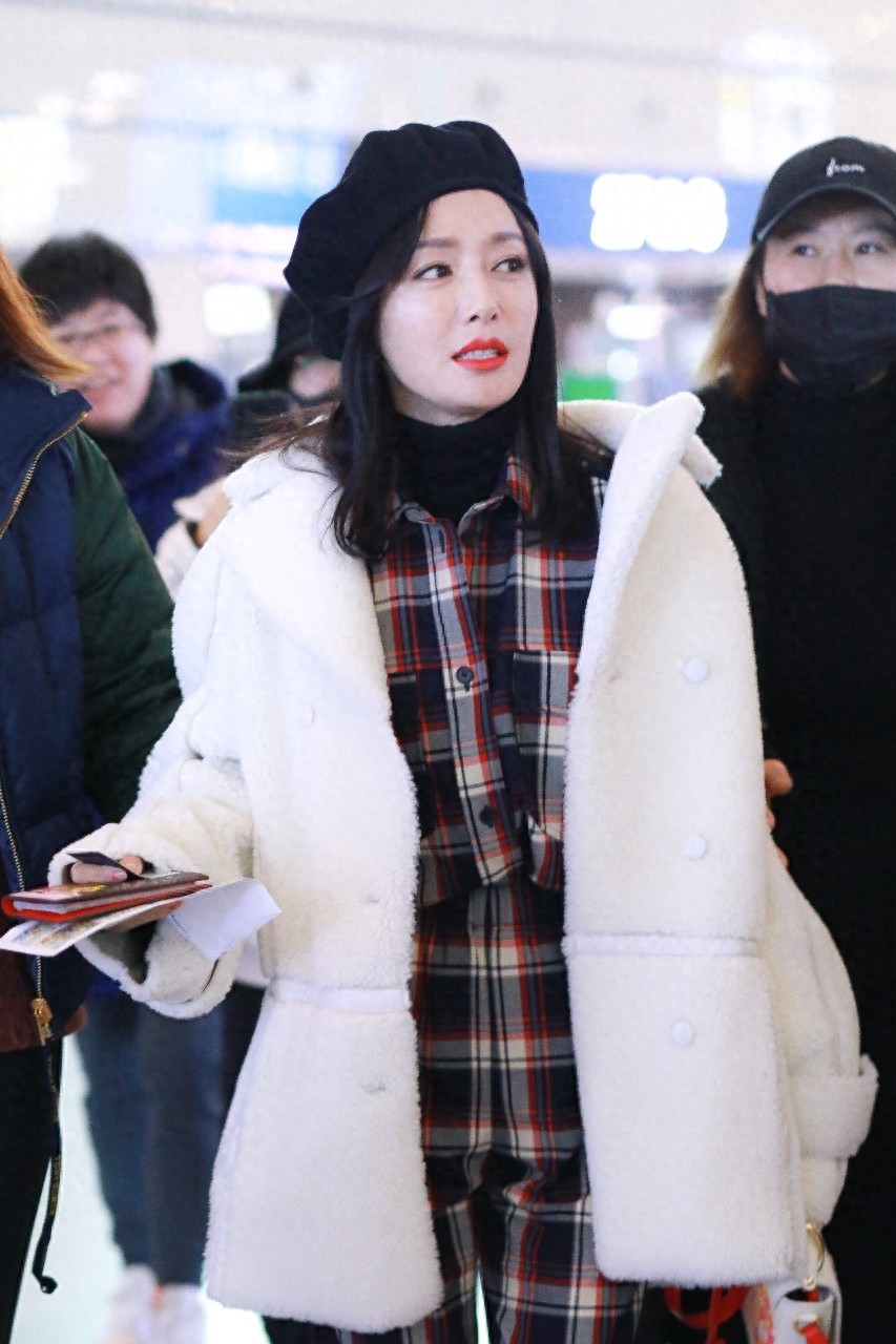 贝雷帽风潮正式回归,戴上就是18岁少女,鞠婧祎也忍不住赶时髦