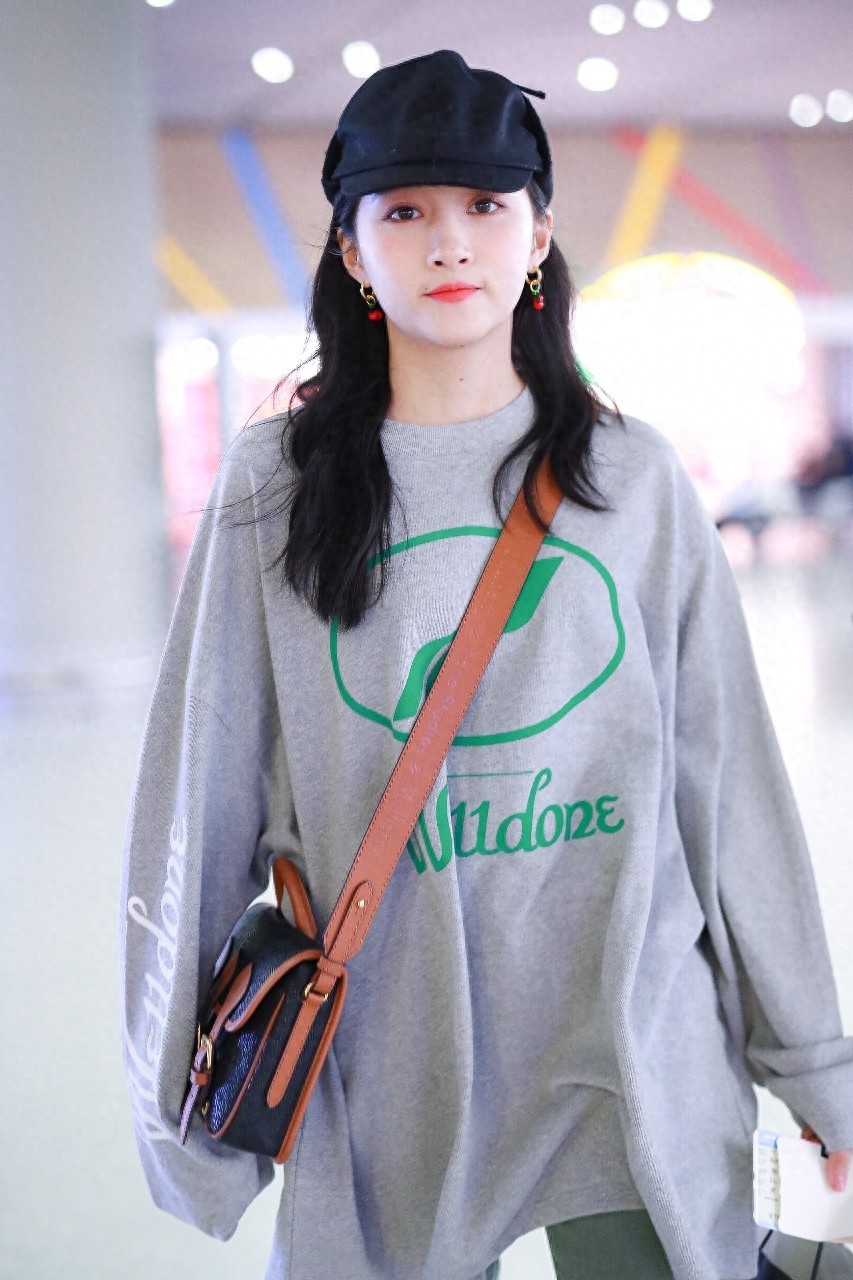 贝雷帽风潮正式回归,戴上就是18岁少女,鞠婧祎也忍不住赶时髦