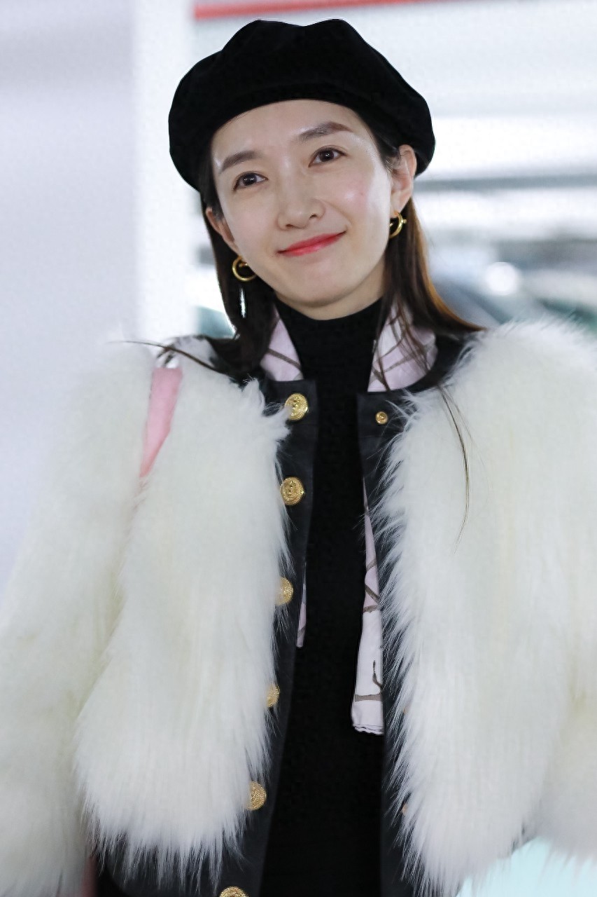 贝雷帽风潮正式回归,戴上就是18岁少女,鞠婧祎也忍不住赶时髦