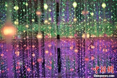 ​梵高星空艺术馆亮相重庆 奇妙魔幻空间吸引民众体验