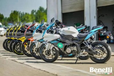 ​售价2.98w起，贝纳利“飓风”302和“黄龙”600双双升级2021款