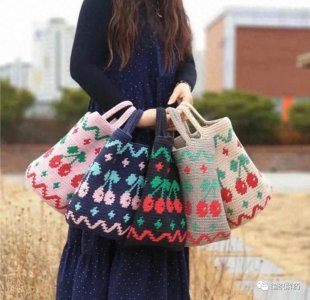 ​手工编织时尚的包包，带上她去和春天约会吧（钩针樱桃包包图解）