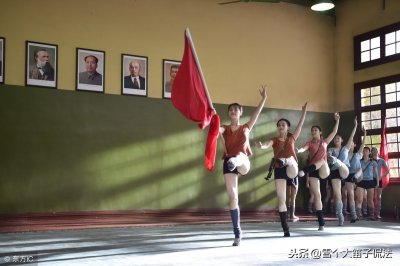 ​想要把你留在这里，年少转身成芳华