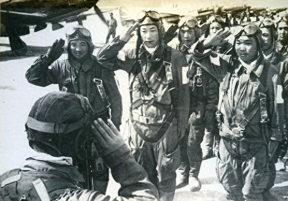 最后的挣扎：二战日本神风敢死队