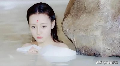 ​迪丽热巴泡温泉为何引发广泛关注，主要几点原因？