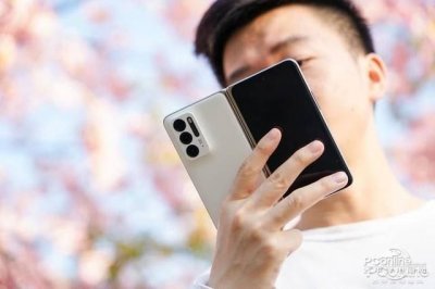 ​目前最好的几款折叠屏手机（三款热门折叠屏手机）