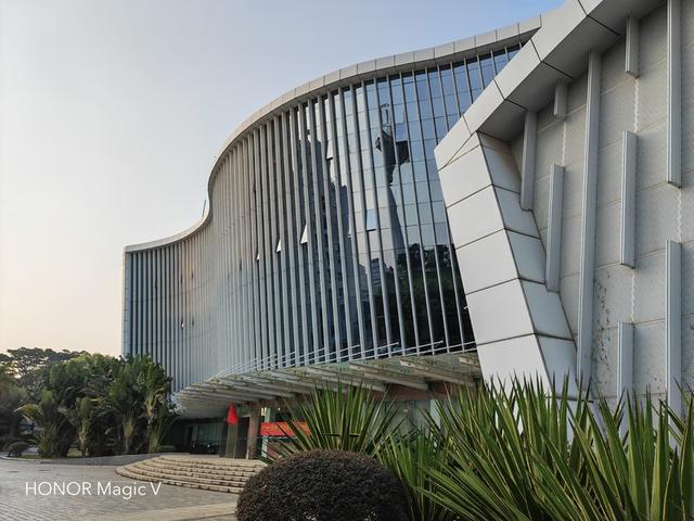 目前最好的几款折叠屏手机（三款热门折叠屏手机）(16)