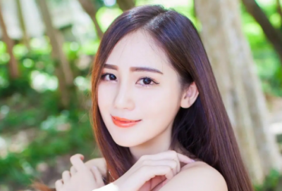 ​关于描写池塘里荷花的优美句子 荷花的说说朋友圈