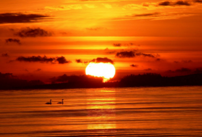 ​关于回忆友情的感慨句子说说心情:感谢有你，一路相随